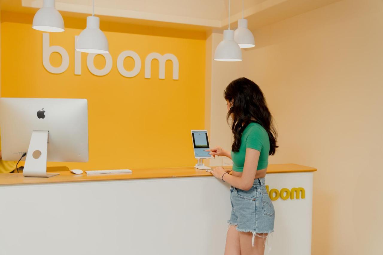 Bloom Hotel - Sector 62 Noida Exteriör bild